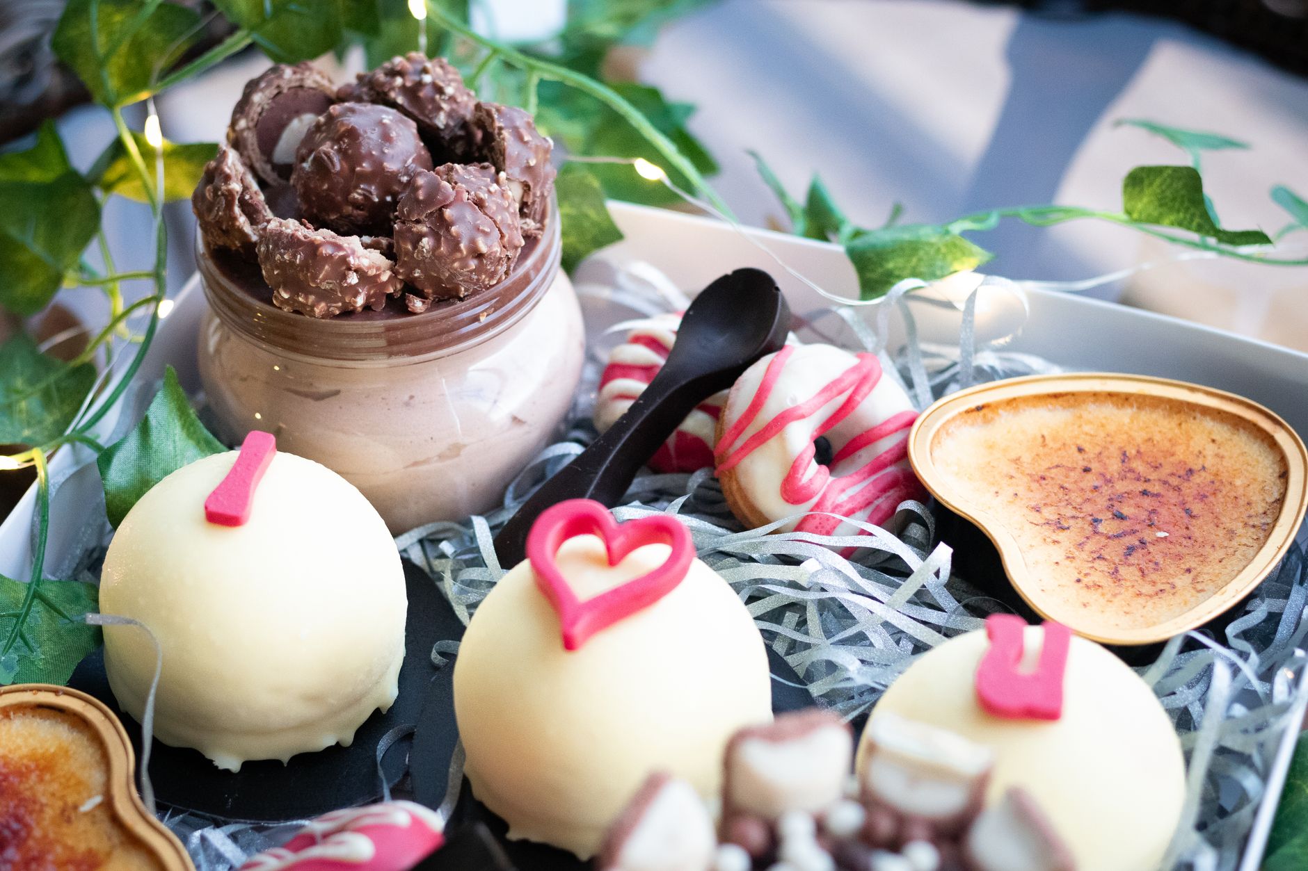 Snack Box Premium 3 Kue + Air Mineral